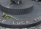 Luca Salvadori, Milano lo ricorda<br />con la scultura "Le Pieghe"