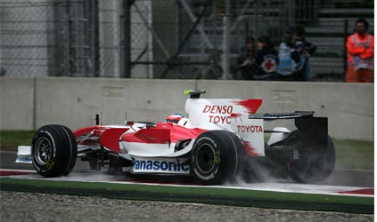 Monza, libere 3: Timo Glock la spunta sotto il diluvio