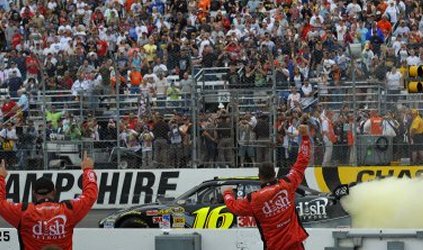 Loudon, gara: Biffle attacca nel finale e centra il successo