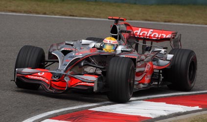 Shanghai - Libere 2<br>Hamilton detta legge, per ora...