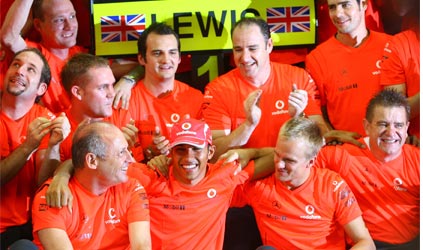 15 secondi per riscrivere la storia<br>Nessuno come Lewis Hamilton