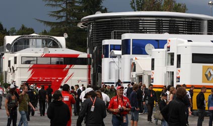 Meno dipendenti,  meno eccessi<br>per salvare la F.1 malata