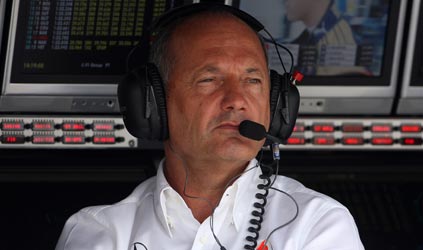 Ron Dennis lascia il timone<br>della McLaren F.1 a Whitmarsh