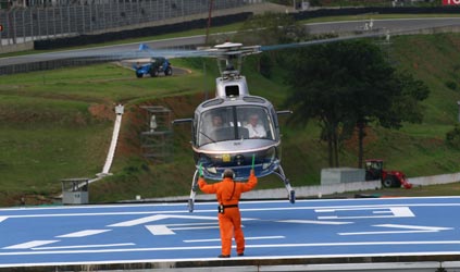 Che pesce... - Dal GP di Sepang<br>un elicottero come safety-car