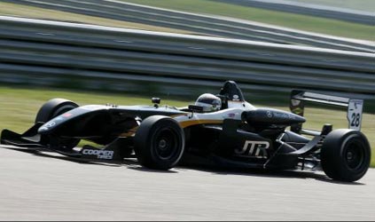 Rockingham, gara 1: Nick Tandy vince in memoria del fratello