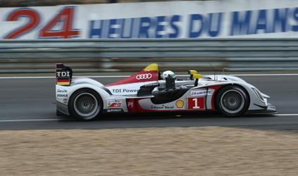 Le Mans - 5a e 6a ora<br>Grossi guai per la Peugeot leader<br>Wurz 1°, Capello insegue