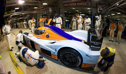 Le Mans - 11a e 12a ora<br>Peugeot-Audi ai ferri corti