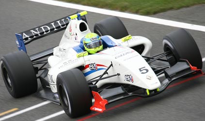 Silverstone, libere 1: James Walker fa gli onori di casa