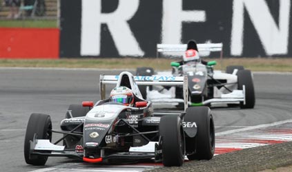 Silverstone, gara 1: Da Costa conquista la prima vittoria