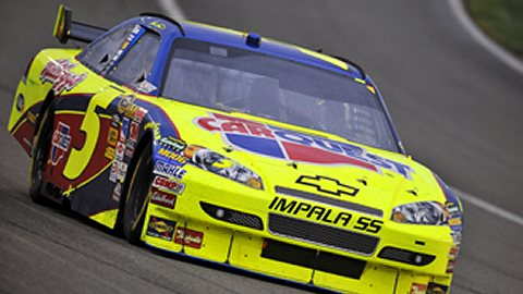 Indy, qualifica: Mark Martin in pole, Earnhardt indisposto