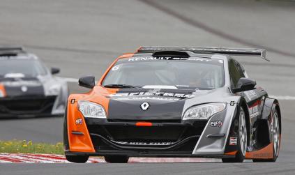 Spa, gara 2: Tripletta di Hirschi 