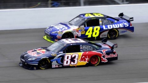 Brian Vickers rinnova con Red Bull Racing