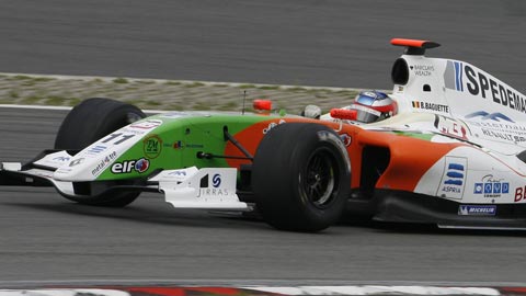 Nurburgring, libere 2: Walker rid&agrave; luce al P1