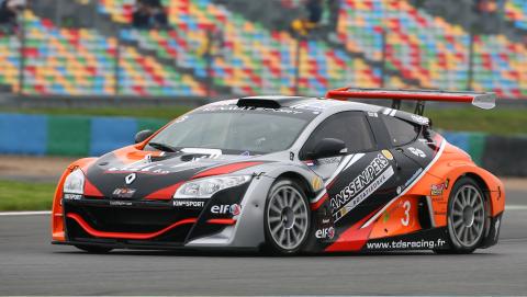 Magny-Cours, gara 1: imbarazzante Catsburg
