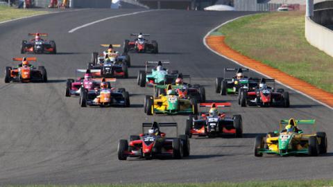 Mugello, gara 1: Cecchellero batte Vecchi