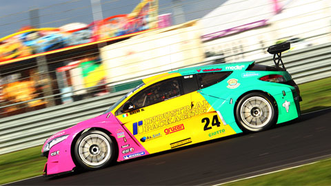 Silverstone, qualifica 1: Catsburg batte Comini