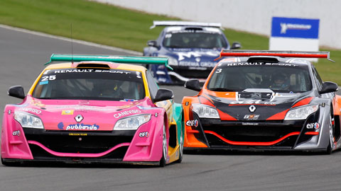 Silverstone, gara 1: bella vittoria di Comini<br>Terribile incidente a Caroline Grifnee, incolume