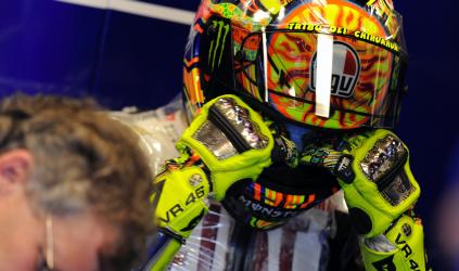 Misano, Libere 2:<br> Rossi beffa Lorenzo in extremis