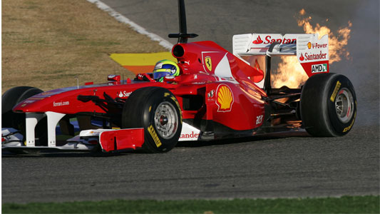 Valencia - 3° giorno<br>In fiamme la Ferrari di Massa