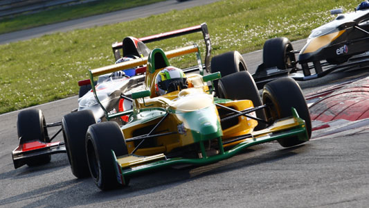 Monza, gara 1: Gibbin si regala la vittoria