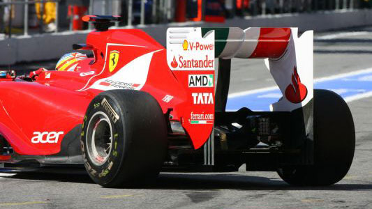 Ferrari sotto accusa per l'ala posteriore<br>Botta e risposta Alonso e Pirelli