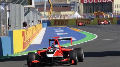 Valencia, gara 1: la prima Quaife-Hobbs. Evans leader