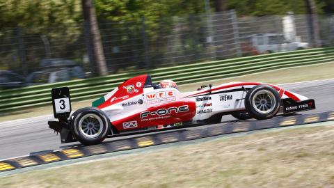 Imola, qualifica: sorprendente pole di Ghiotto