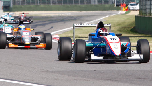 Imola, gara 1: Niederhauser ringrazia e vince