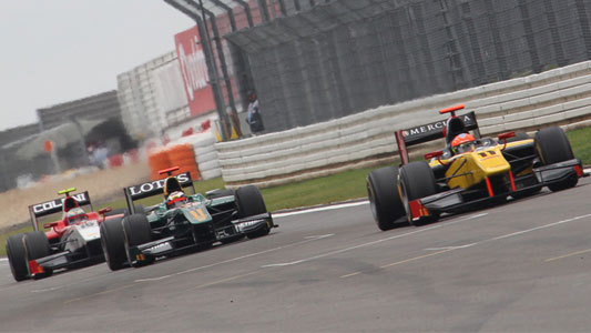 Nurburgring - Gara 2<br>Grosjean vince una corsa pazza