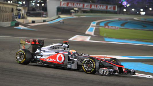 Yas Marina - Gara<br>Terza vittoria per Hamilton, Vettel KO