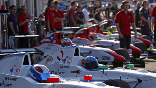52 monoposto per 38 posti disponibili<br>Il boom della Eurocup Renault