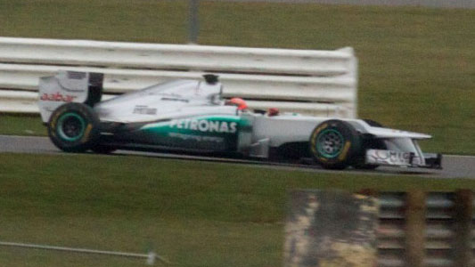 Primi giri di pista per la nuova Mercedes
