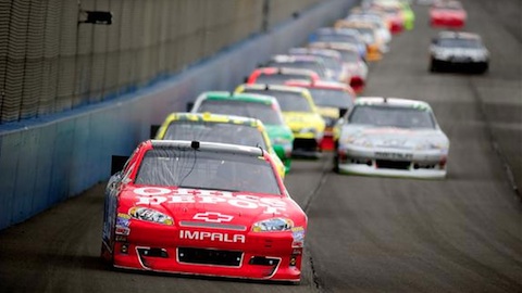 Fontana, gara: Stewart azzecca il meteo