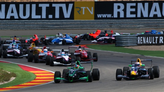Alcaniz, gara 2: Kvyat vince ancora