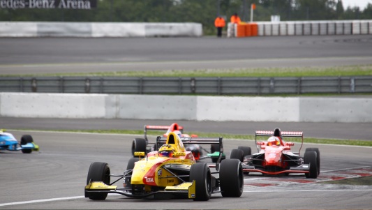Nurburgring, gara 1: Vandoorne vince facile