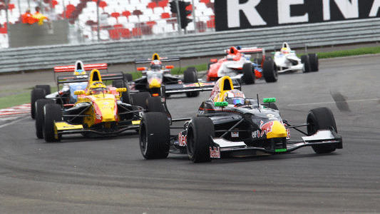 Mosca, gara 1: Kvyat vince in casa