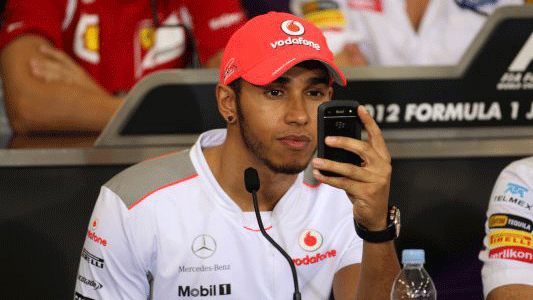 Hamilton si arrabbia con Button per... Twitter!