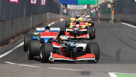 L'Auto GP sfila per le vie di Budapest