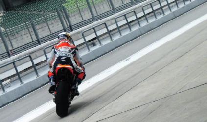 Nella prima giornata, in pista solo i collaudatori