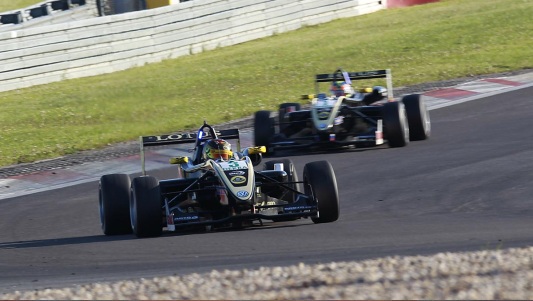 Nurburgring, gara 2: Kirchhofer pareggia