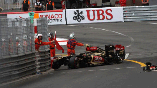 Dalla Lotus fiducia a Grosjean, per ora