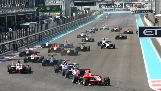 Abu Dhabi, gara 2: Ellinas chiude il 2013