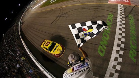 Richmond, gara: Logano tra i fuochi d'artificio