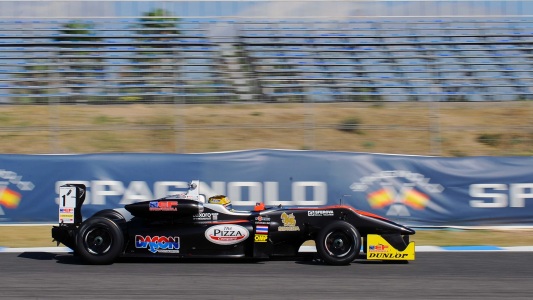 Jerez, gara 1: Stuvik vince e scappa