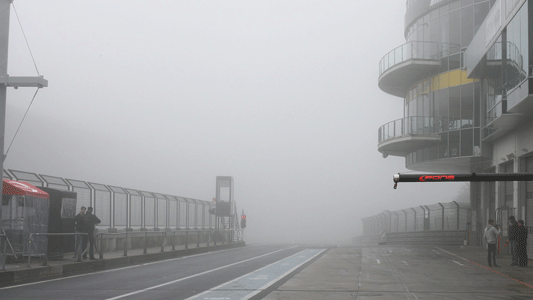 La nebbia blocca tutto al Nurburgring