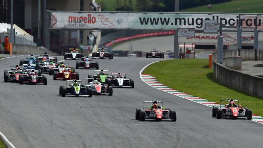Mugello, gara 1: Prema doppietta<br>Pulcini sale sul podio