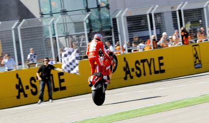 Alcaniz, gara: prima vittoria 2010 per Casey Stoner e Ducati