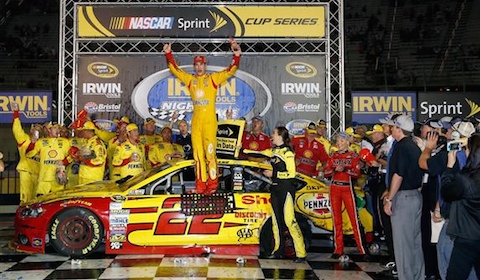 Bristol, gara: Logano va a segno