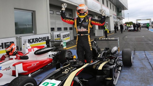 Nurburgring, gara 1: Pommer in solitaria