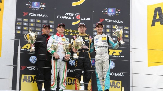 Nurburgring, gara 3: Pommer risorge sul bagnato